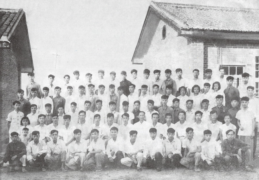 ����ʱ���׽�ѧ����ҵ��Ӱ1961